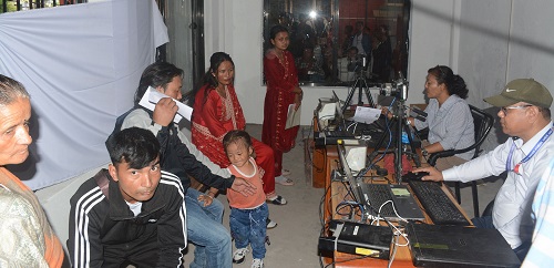 पालिकाबाट राष्ट्रिय परिचयपत्र वितरणहुँदा सेवाग्राहीलाई सहज   