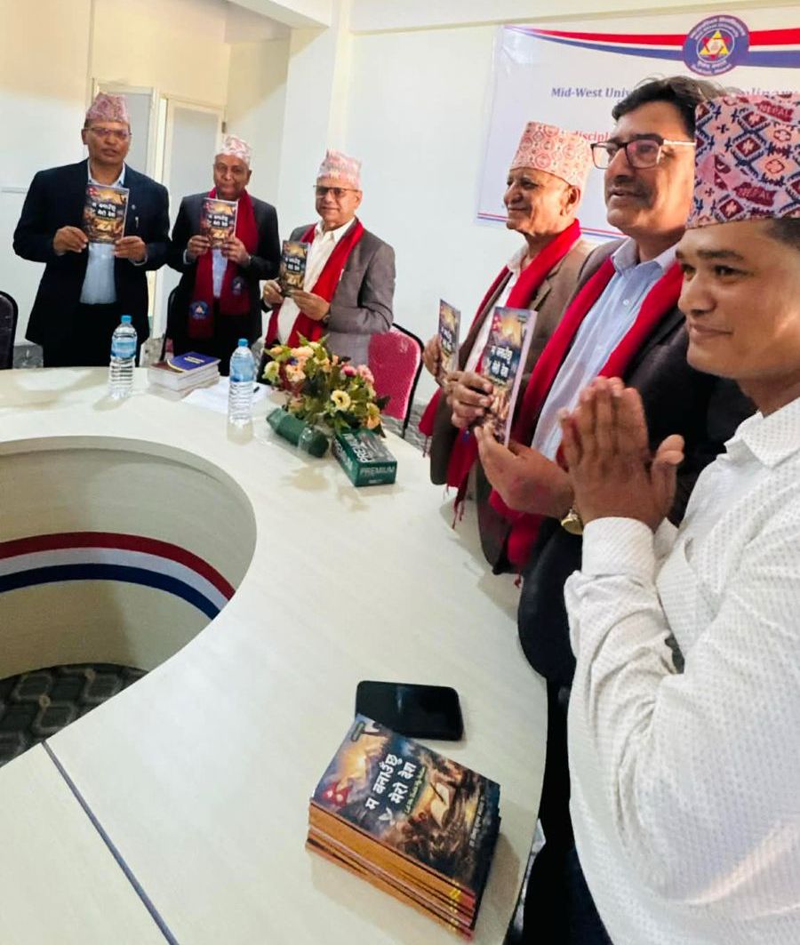 डा. खड्काको ‘म बनाउँछु मेरो देश’ विमोचन