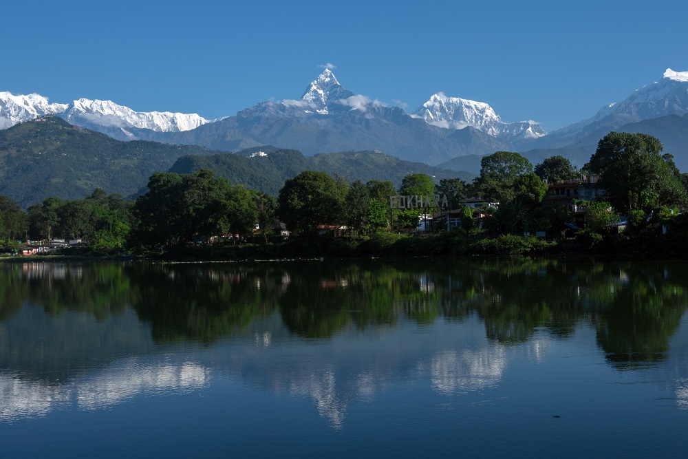 माछापुच्छ्रे मुस्कुराउँदा पर्यटकीय सहर पोखरा सुनसान   