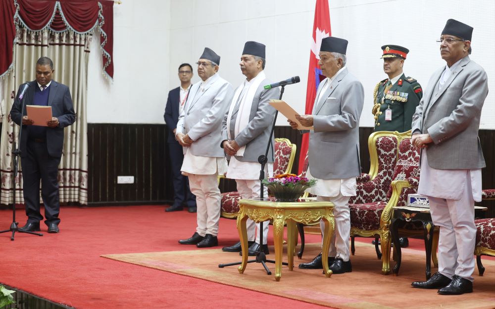 राष्ट्रपतिसमक्ष उपप्रधानमन्त्री र मन्त्रीद्वारा शपथ