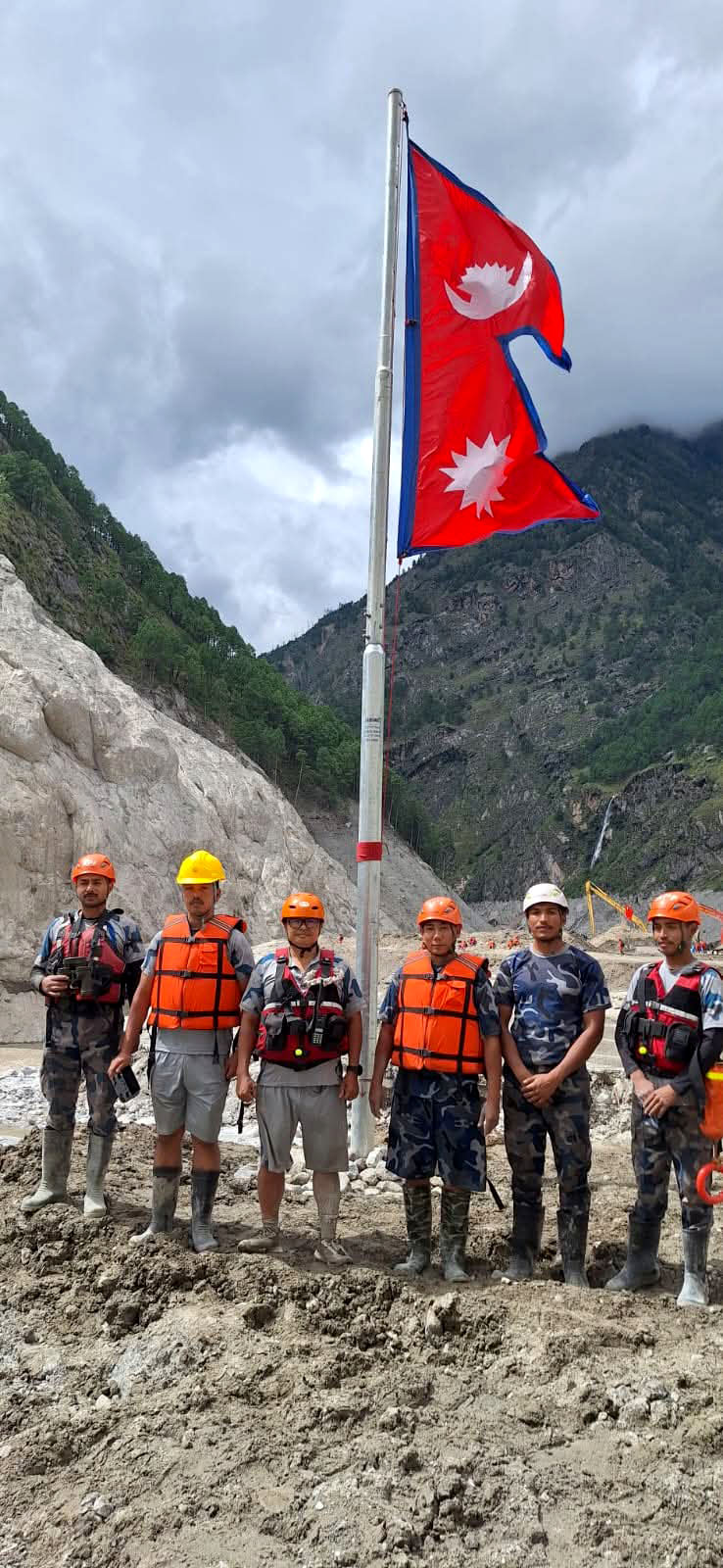 टिमुरे सीमा नाकामा नेपालको राष्ट्रिय झण्डा पुनःस्थापित