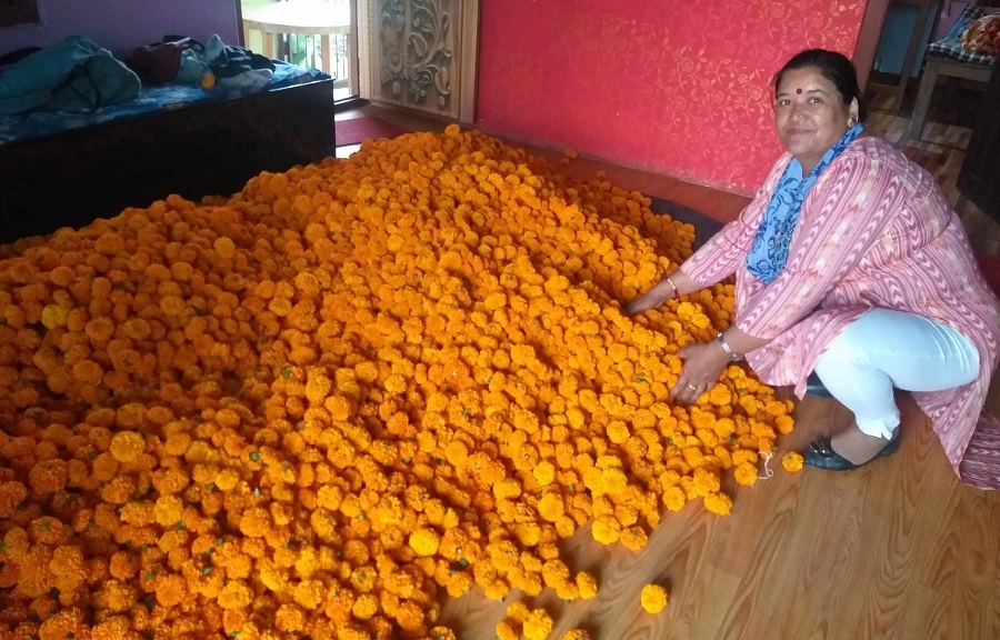 घरआँगनमै पुग्छन् फूल व्यापारी