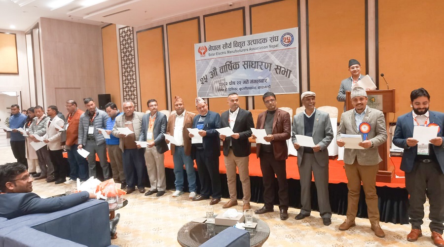 सौर्य विद्युत् उत्पादक सङ्घको अध्यक्षमा मल्ल   