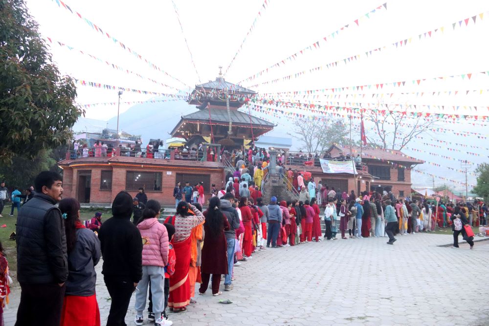 टोखाको सपनतीर्थ मेलामा भक्तजनको घुइँचो    