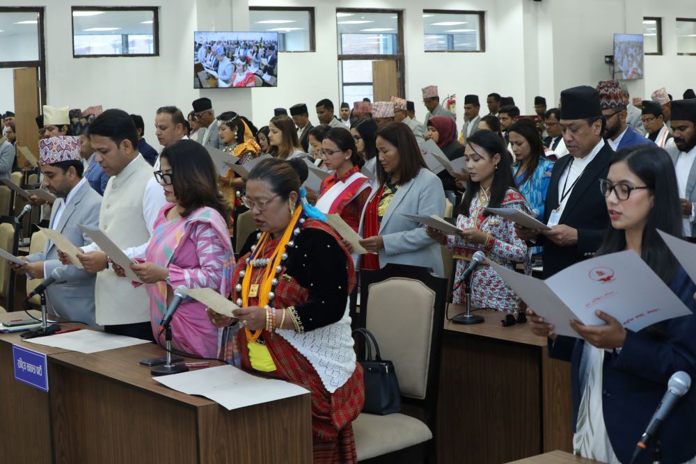 नवनिर्वाचित प्रतिनिधिसभा सदस्यको शपथ    