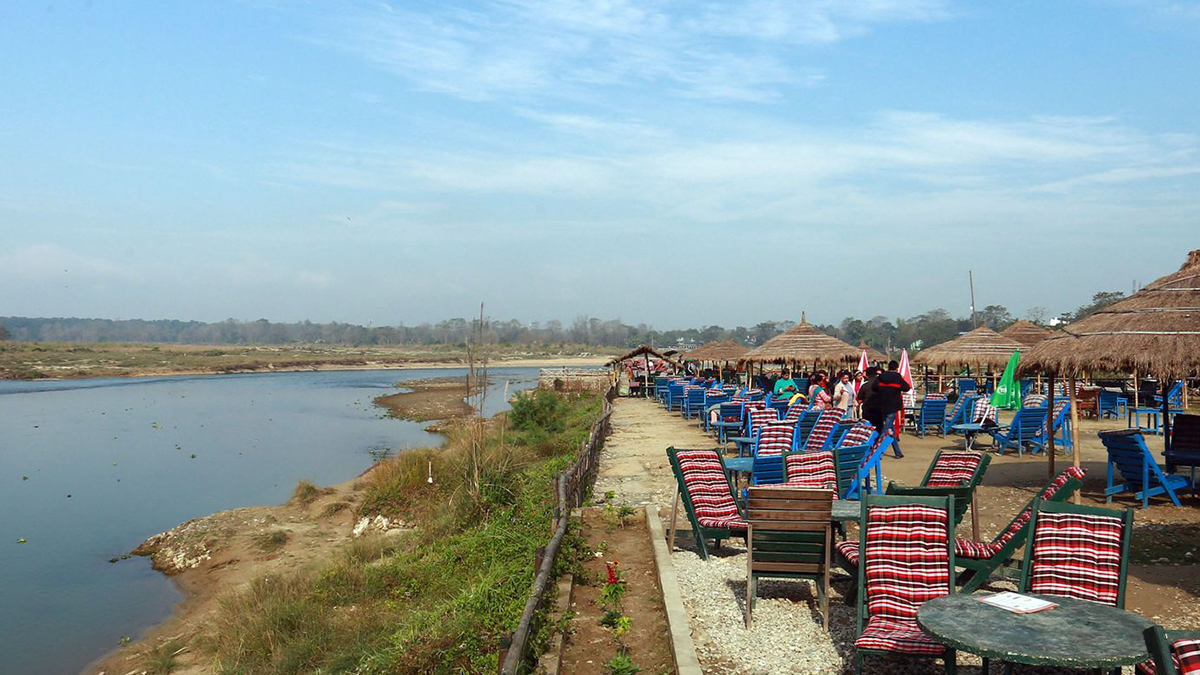 मुख्य याममा सौराहामा पर्यटक घटे    