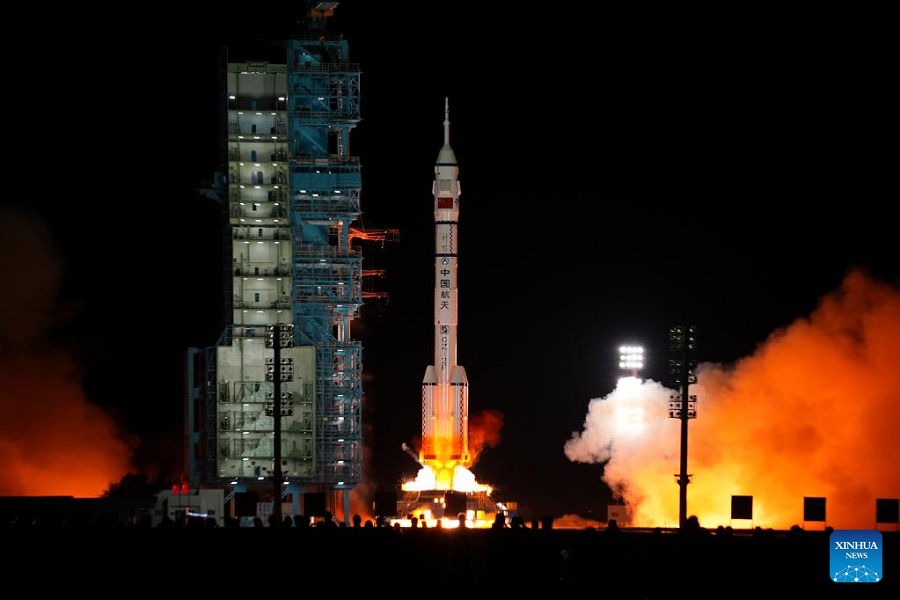 चीनको सन् चौ २१ ‘कान्छा अन्तरीक्ष यात्री’ लिएर अन्तरिक्षतर्फ प्रस्थान   