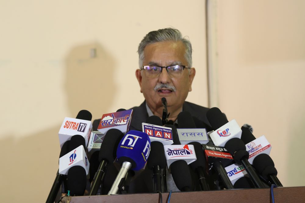 एमालेमा नेतृत्व हस्तान्तरण र पुस्तान्तरणमा जोड        