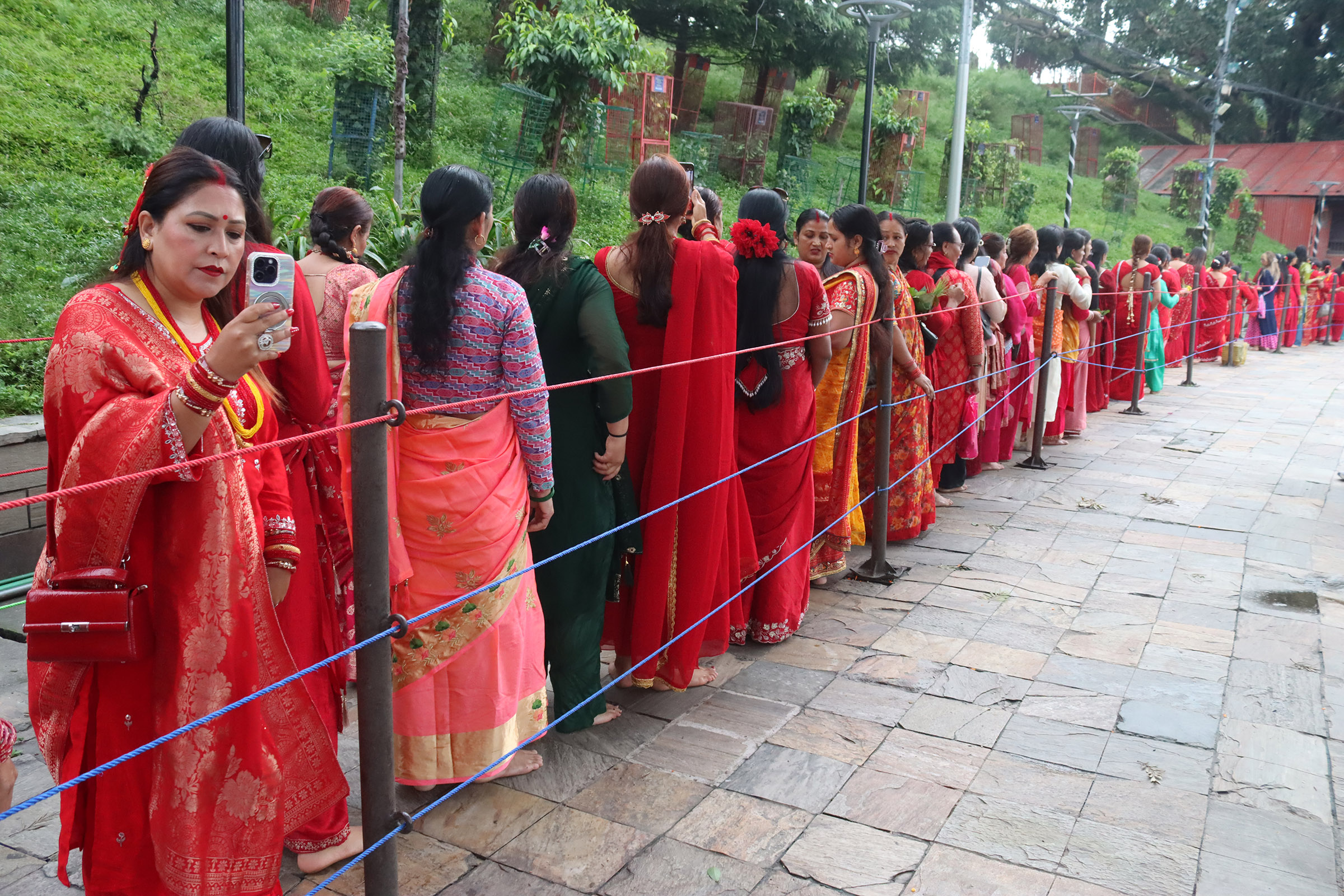 आज हरितालिका पर्व : पशुपति क्षेत्रमा बिहानैदेखि महिला व्रतालुको लाम   