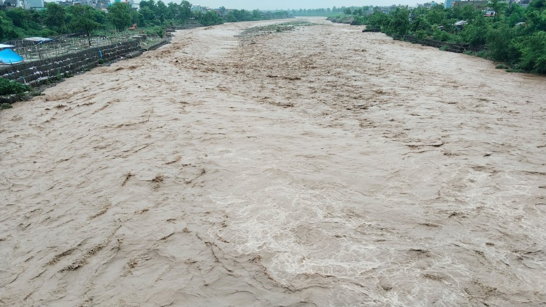 भोलिसम्म मुलुकका ६ वटा नदीमा बाढीको जोखिम    