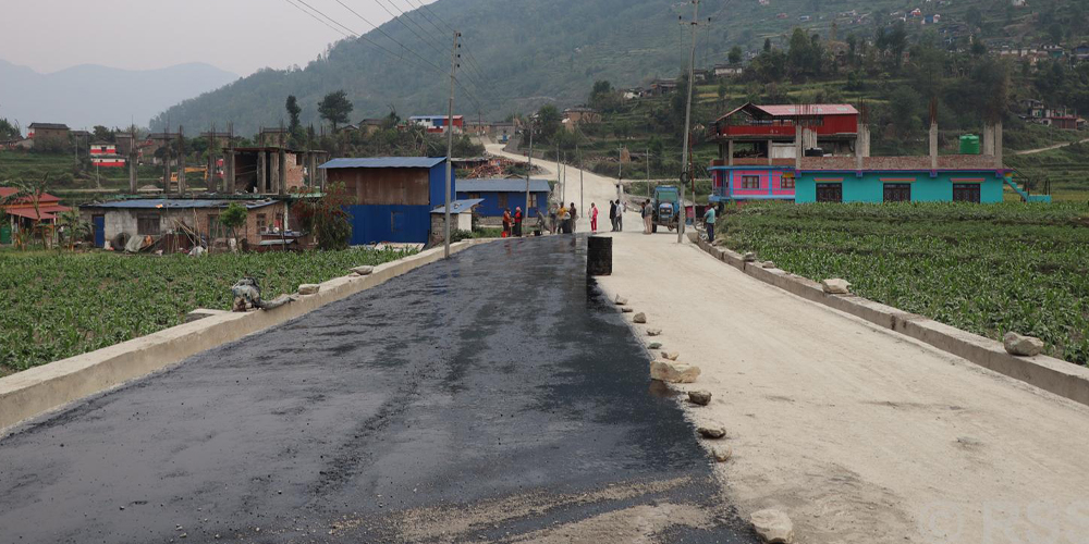 दरवाङ–मुना–ढोरपाटन सडकः ताकममा कालोपत्र सुरु