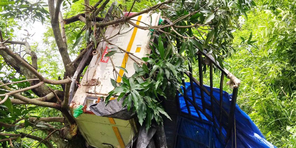 धनकुटामा पिकअप दुर्घटना हुँदा २१ जना घाइते