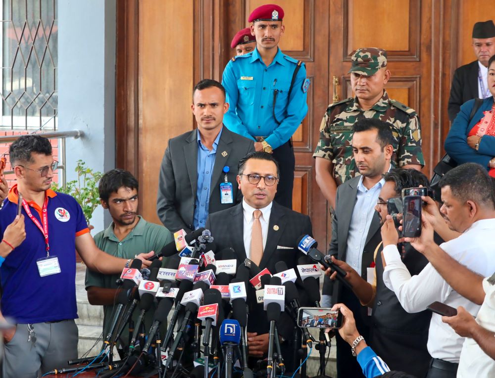 प्रभावित क्षेत्रमा पुनर्निर्माणको महाअभियान चलाउँछौँ : अर्थमन्त्री वाग्ले