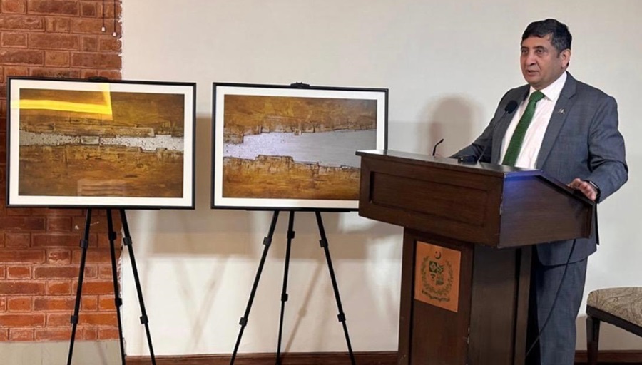 ‘नेपाली कलाकारको चित्रकलामा झल्किएका पाकिस्तानका रङहरू’   