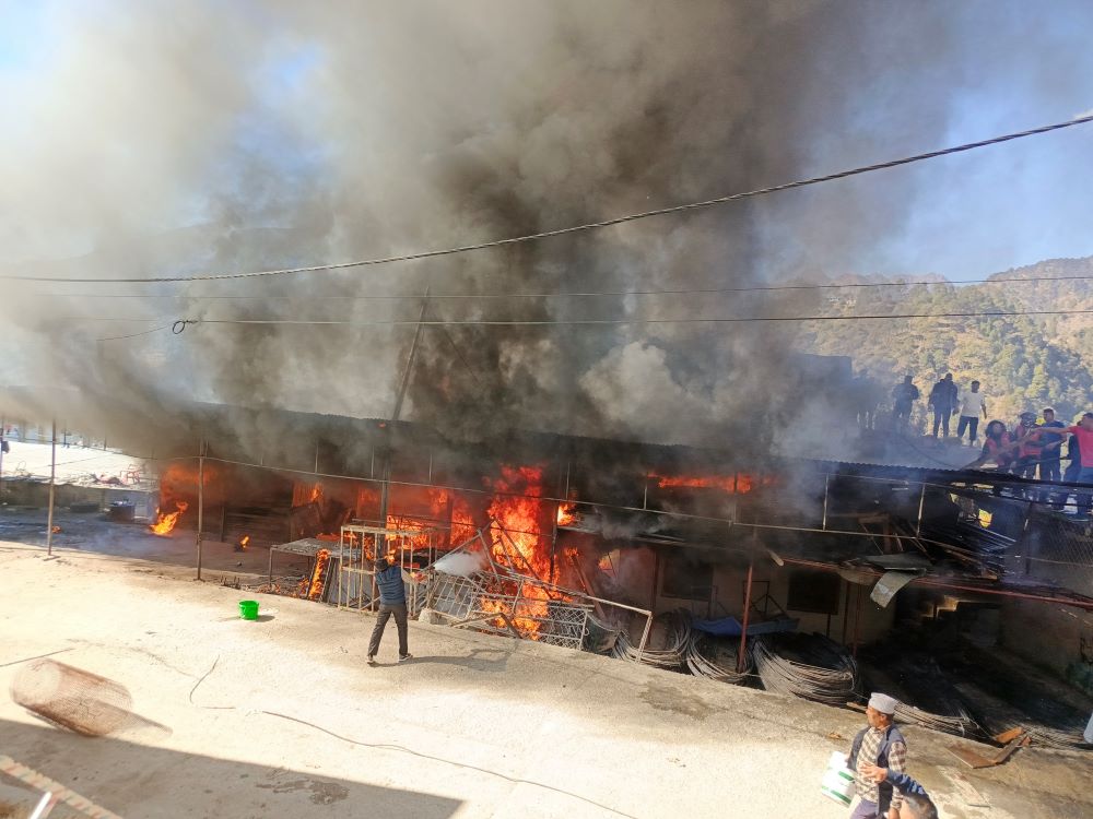 मार्तडीमा आगलागी, करोडौँको क्षति    