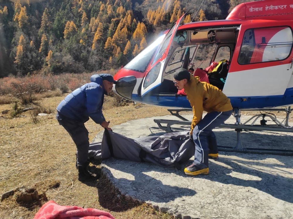 पाङबारी हिमाल चढ्न गएका दुई आरोहीको शव फेला        