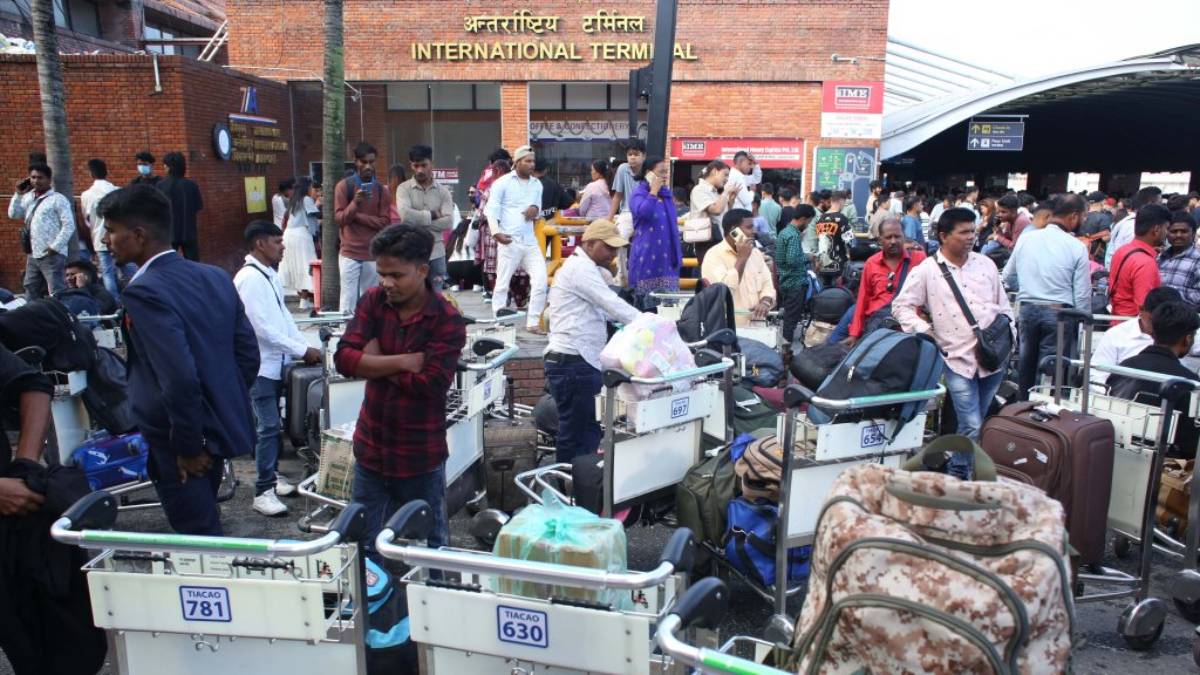 उडान खुल्ने प्रतीक्षामा विमानस्थलमा अलपत्र यात्री        