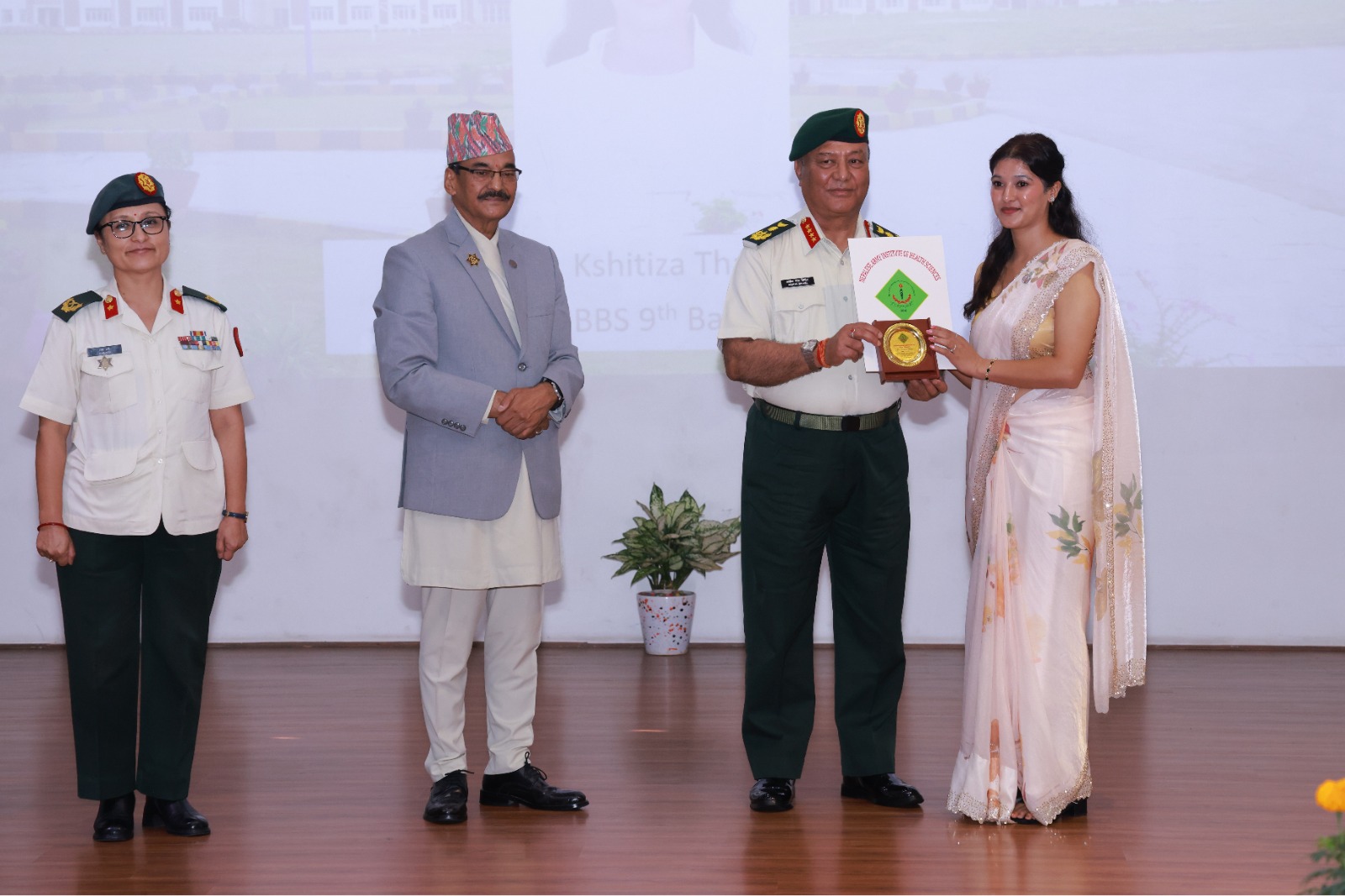 नेपाली सेनाका ८५ नवदीक्षित चिकित्सकलाई प्रधान सेनापतिद्वारा प्रमाणपत्र