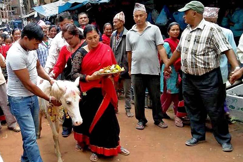 भक्तपुरमा रातभर मनाएर सकियो तलेजुको खड्ग र सेतो घोडा जात्रा