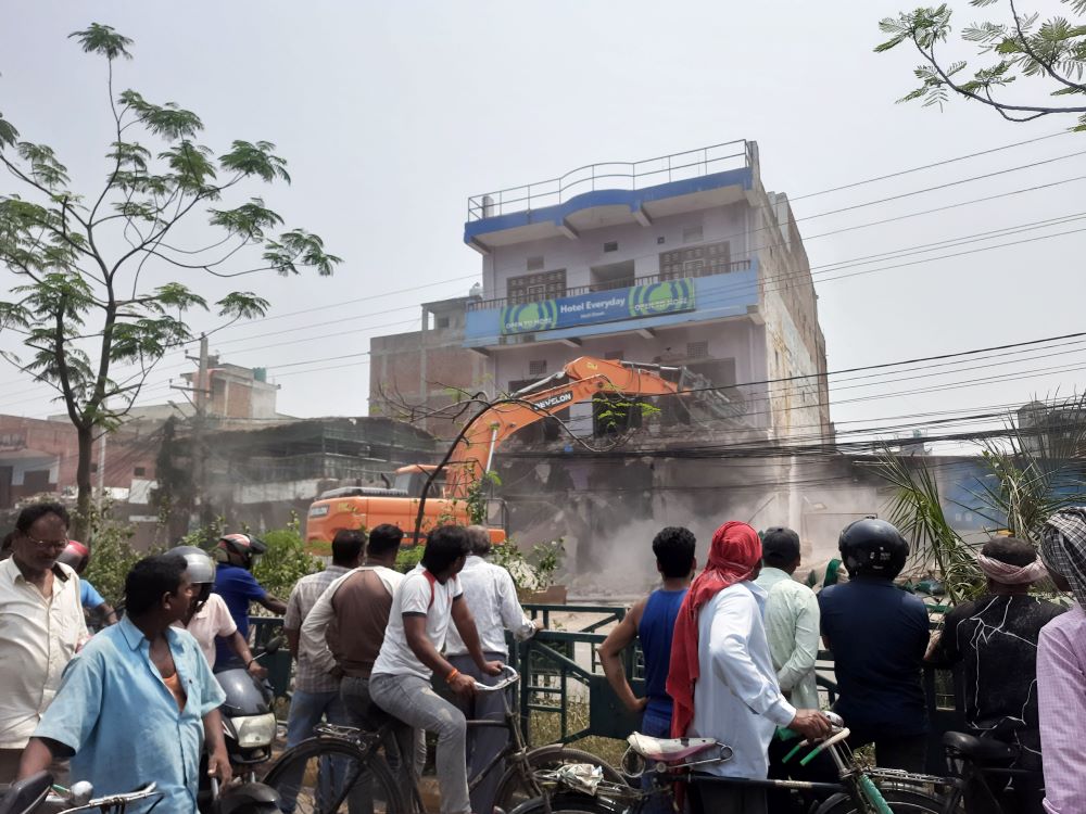 वीरगन्जमा अतिक्रमित संरचना भत्काउन सुरु     