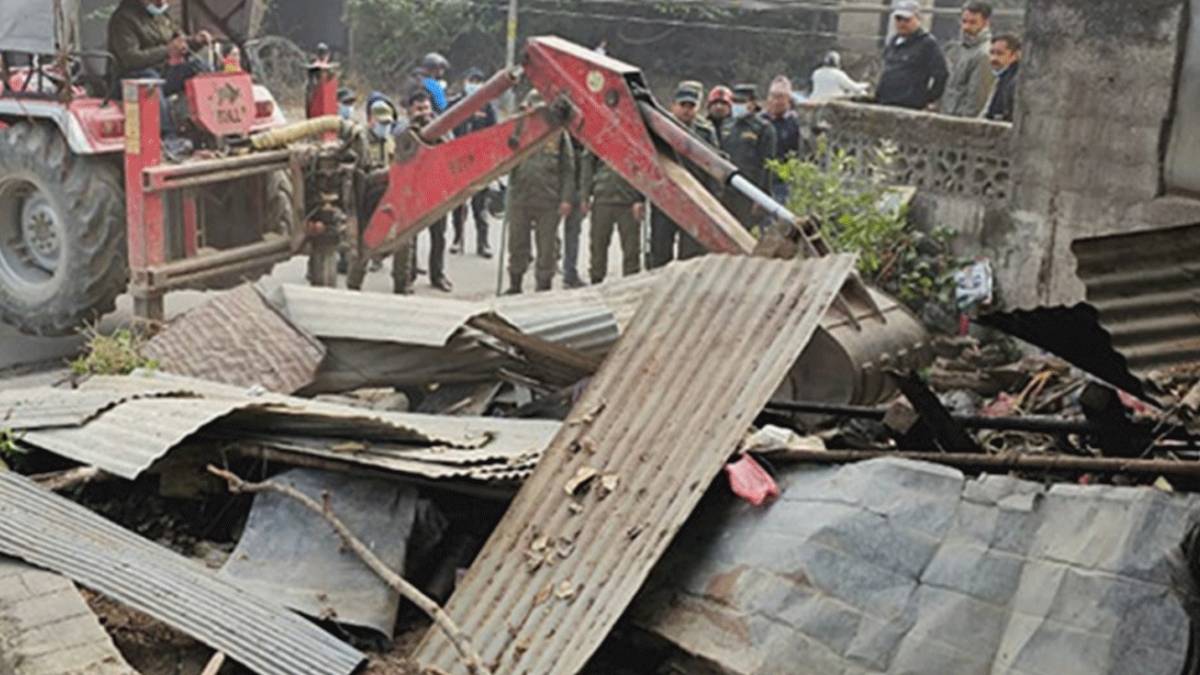 बुटवलमा पनि सरकारी जग्गामा बनेका घरटहरा हटाउन थालियो    