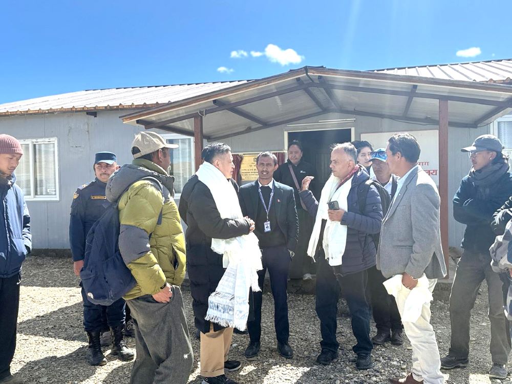 चिनियाँ राजदूत सात सदस्यीय टोलीसहित लोमान्थाङमा, कोरला नाकाको अवस्थाबारे चासो