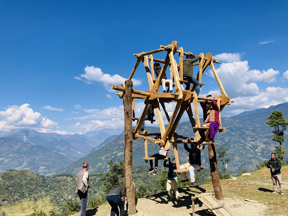 चर्खेपिङ संरक्षण गर्दै गाउँले   