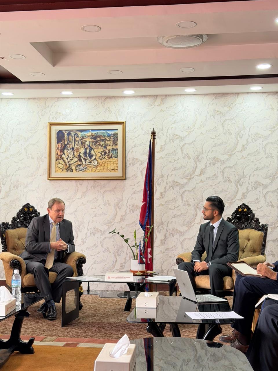 शिक्षामन्त्री पोखरेलसँग बेलायतका राजदूतको शिष्टाचार भेट    