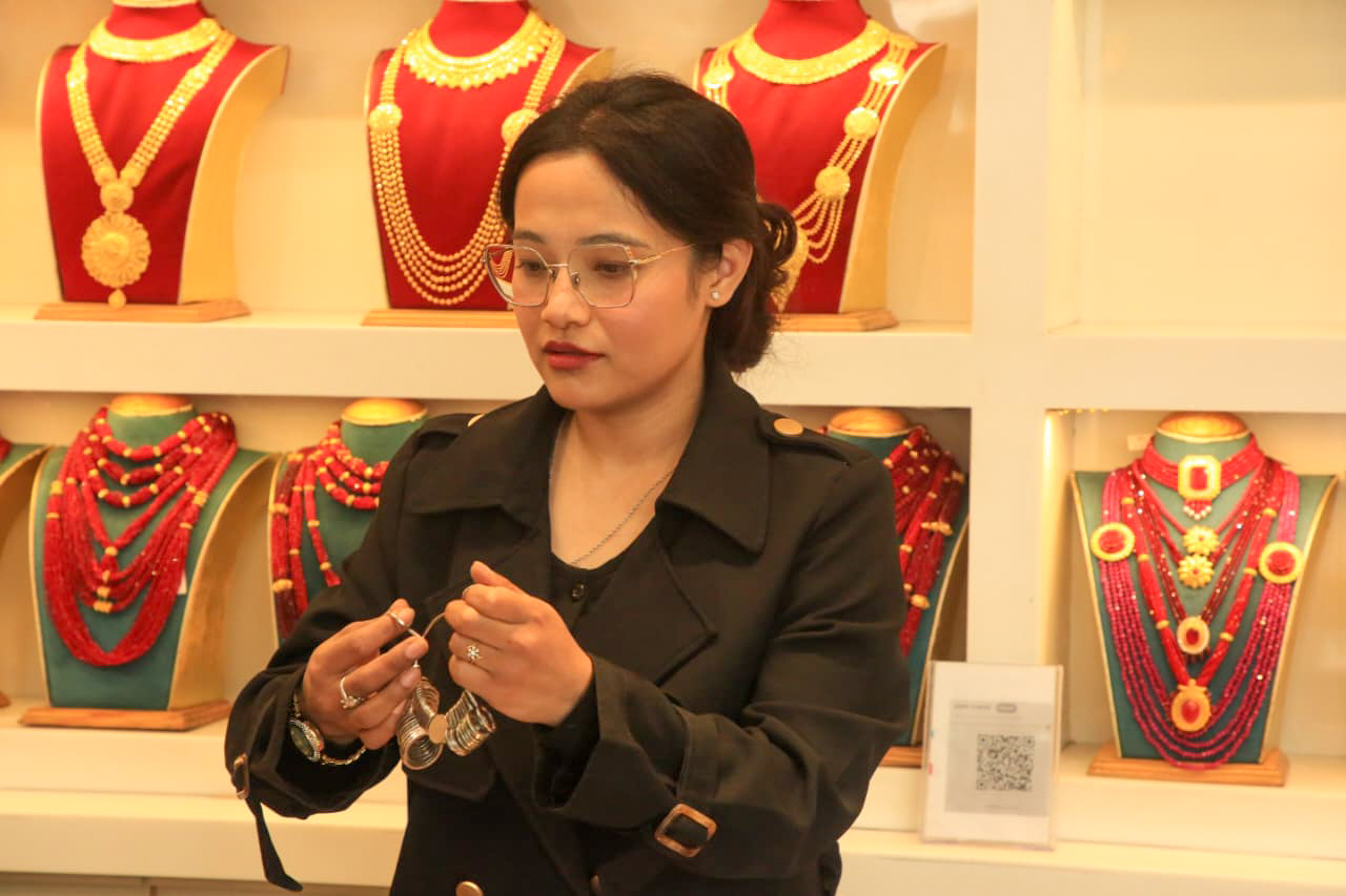 सुनको मूल्य घट्यो 