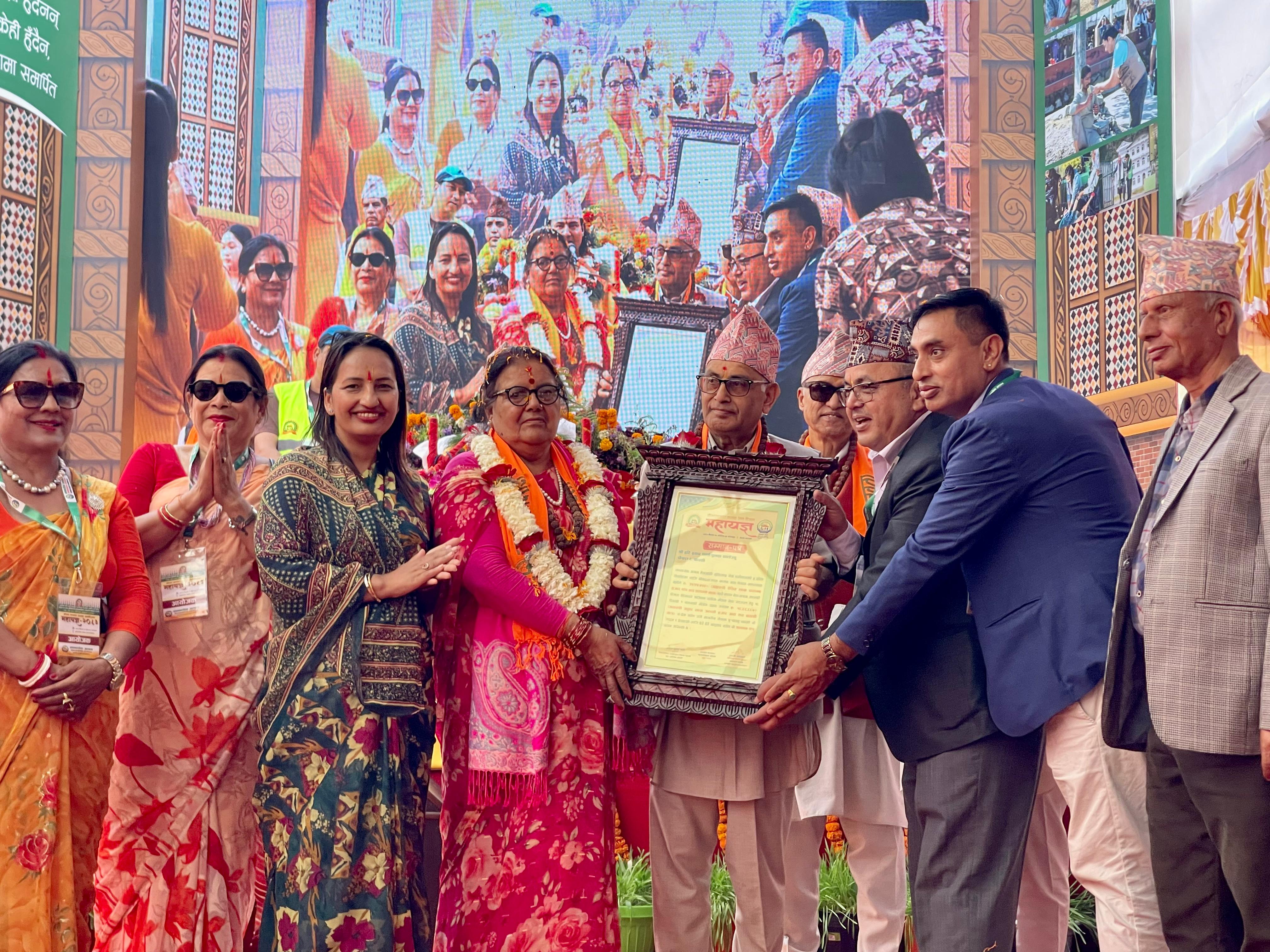 उद्योगपति पाण्डेद्वारा महायज्ञमा रु ५४ लाख बढी दान   