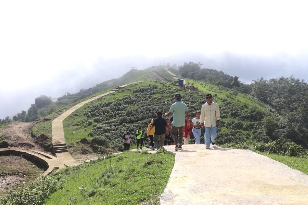 हतुवागढीमा पदमार्ग निर्माण गरिँदै   