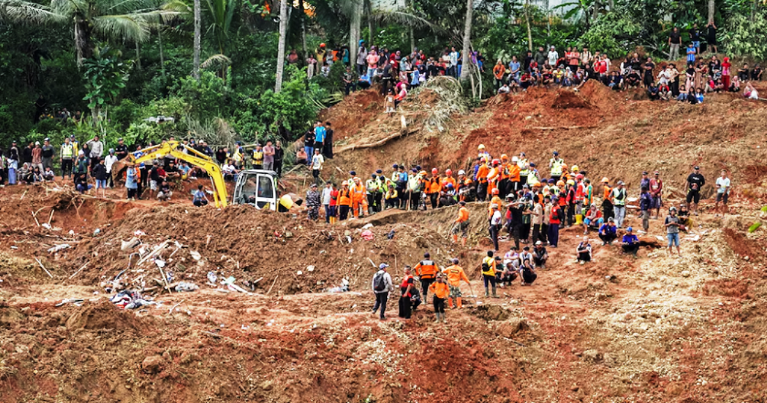 इन्डोनेसियामा पहिरोका कारण मृत्यु हुनेको सङ्ख्या ३४ पुग्यो, दर्जनौं अझै बेपत्ता        