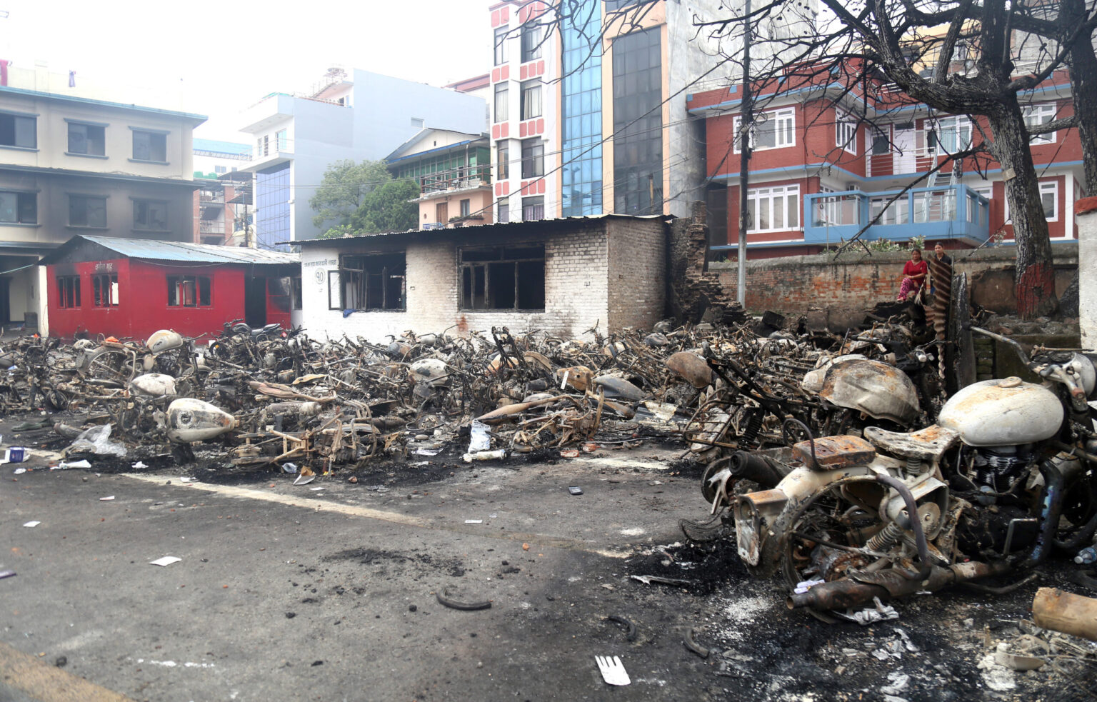 मन्त्री घिसिङद्वारा जलेका सवारीसाधन व्यवस्थापन गर्न निर्देशन    
