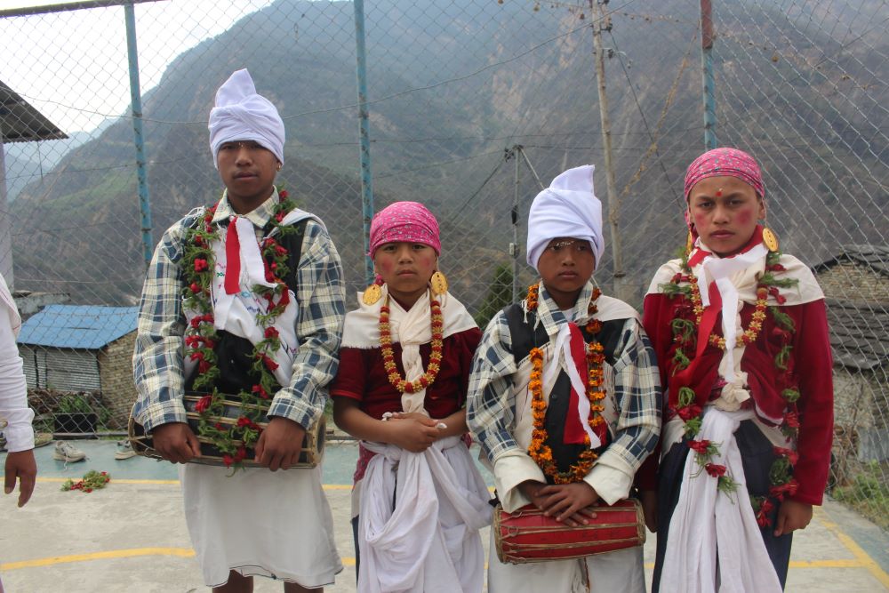 पुर्ख्यौली नाच जोगाउँदै नयाँपुस्ता        