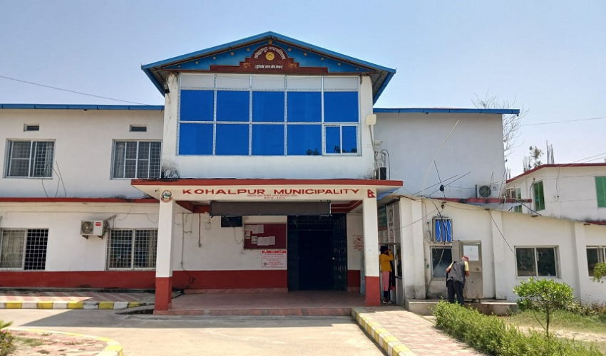 अत्यधिक गर्मी बढेपछि कोहलपुरका विद्यालय तीन दिन बन्द    