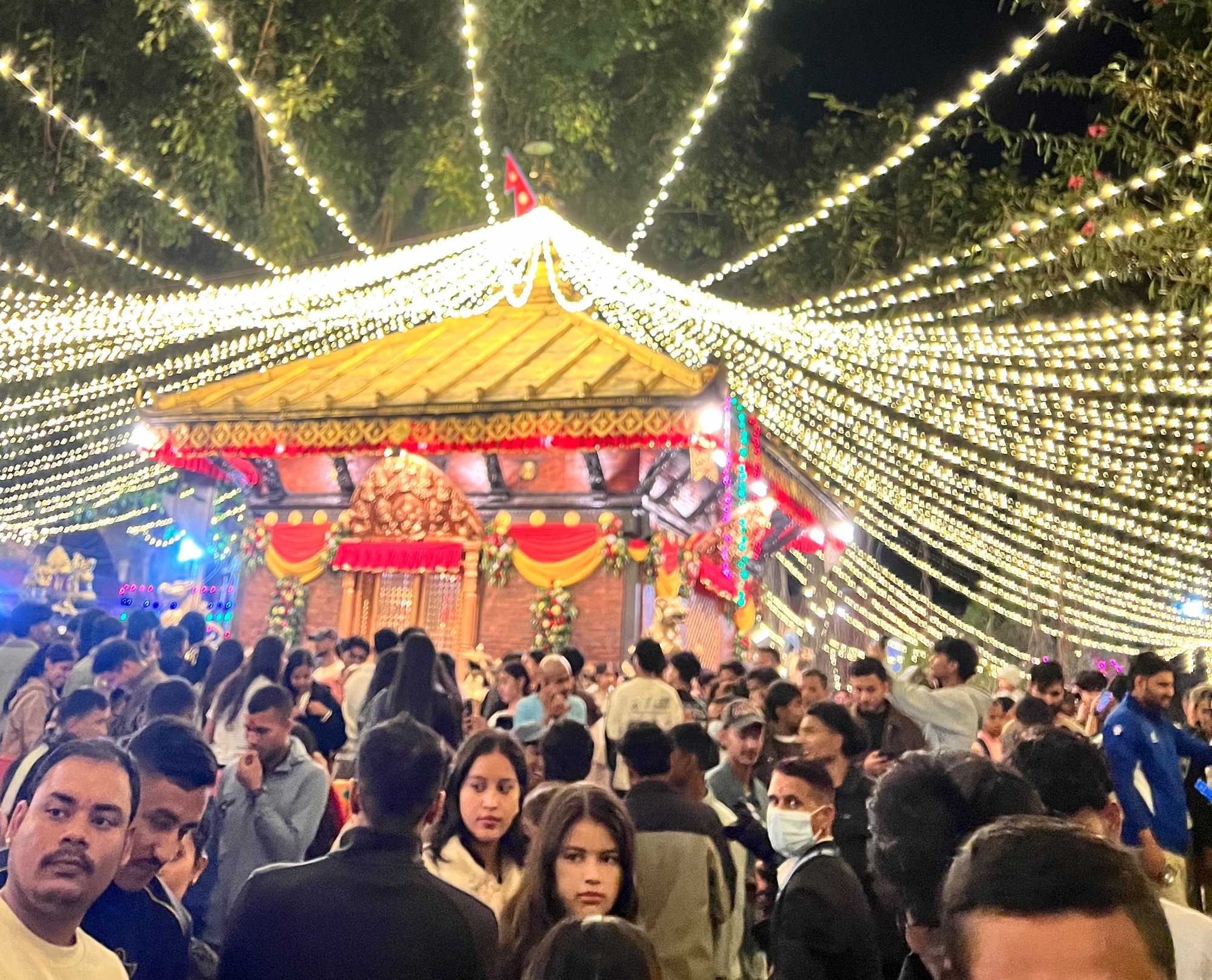 झिलिमिली बत्तीले सिङ्गारिए काठमाण्डूका मठमन्दिर तथा शक्तिपीठ   