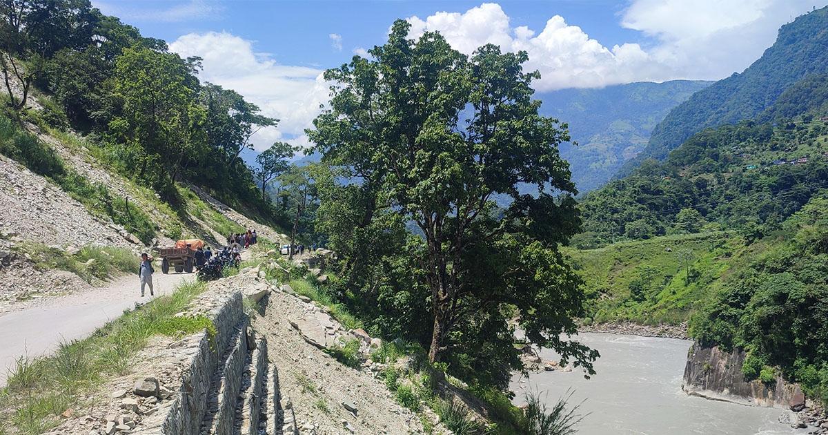 मर्स्याङ्दीमा पानीको सतह चेतावनी नजिक, लमजुङ-मनाङ सडक पहिरोले अवरुद्ध
