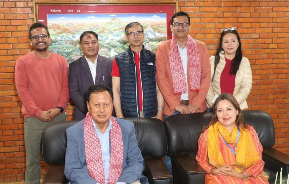 स्वास्थ्यमन्त्री बस्नेत स्वदेश फिर्ता