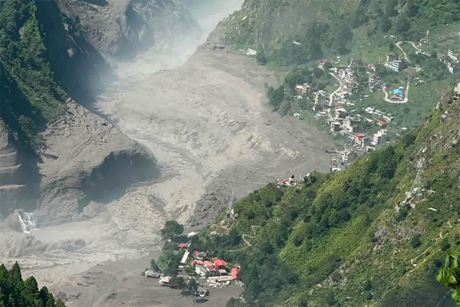 बाढीले रसुवाका हाइड्रोपावर सोहोर्‍यो, सबस्टेसन नै बगाएपछि विद्युत् आपूर्ति ठप्प