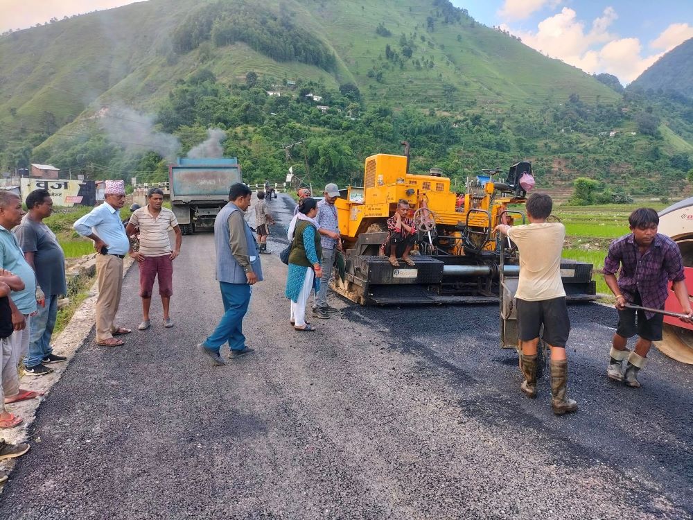 पर्वतको लुङ्खु-हुवास सडक कालोपत्र सम्पन्न    