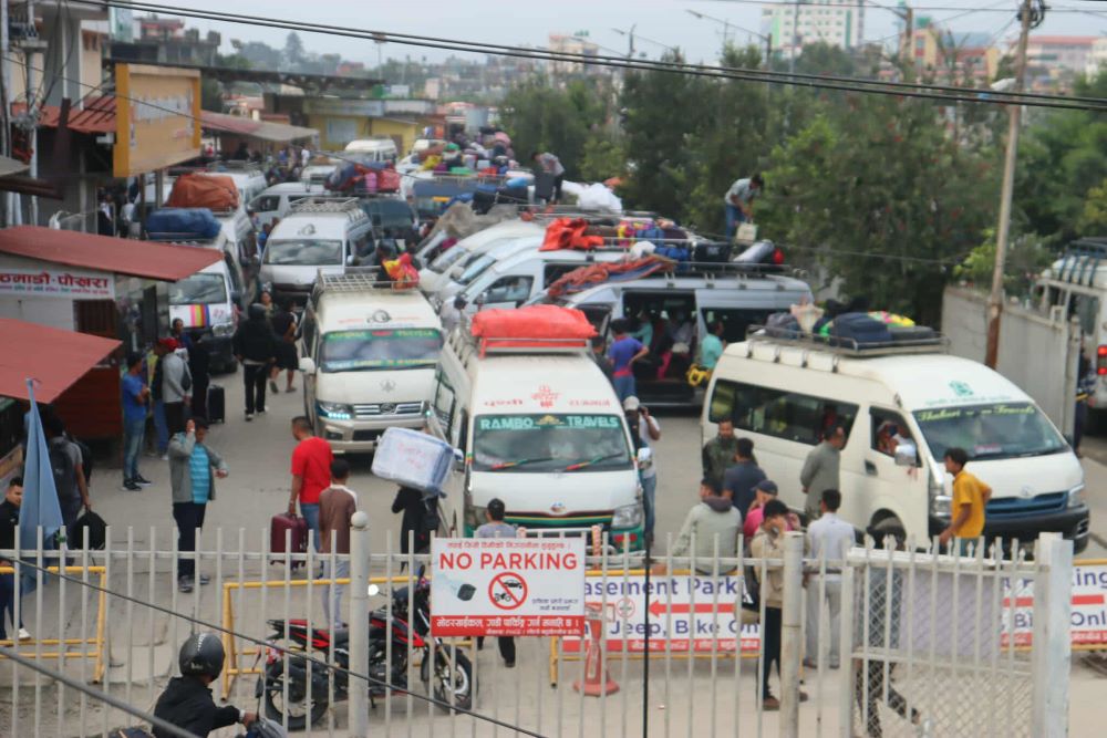 चाडपर्व मनाउन राजधानीबाट पाँच दिनमा एक लाख ८९ हजार यात्रु बाहिरिए    