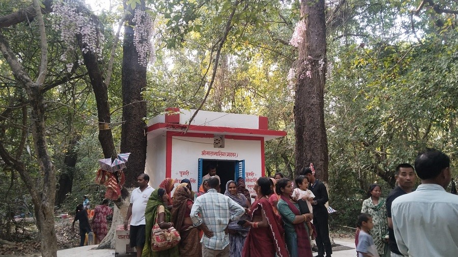 सिरहाको सलहेश फूलबारीमा भक्तजनको घुइँचो   