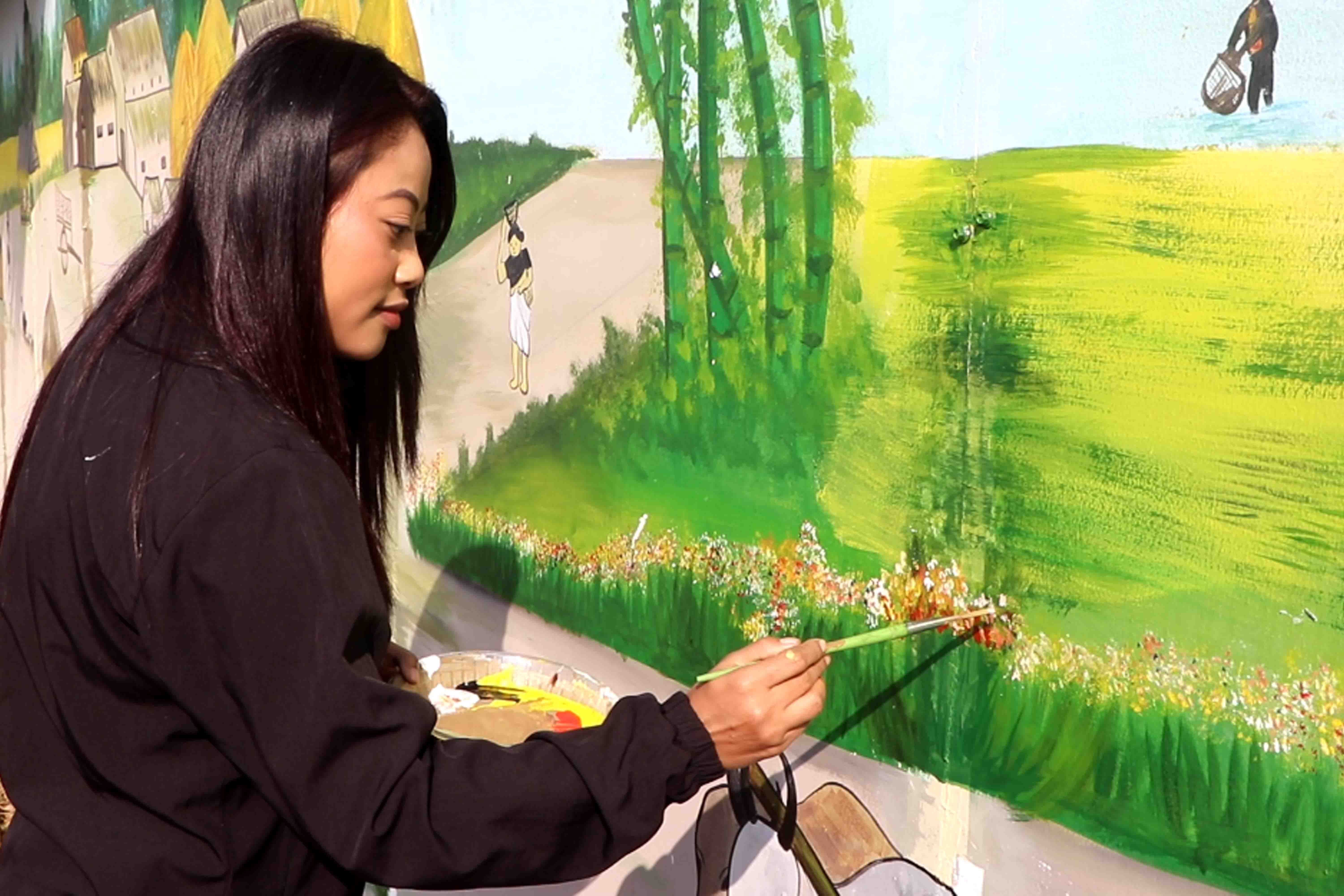 रङमार्फत थारु संस्कृति जोगाउँदै सोमिना   