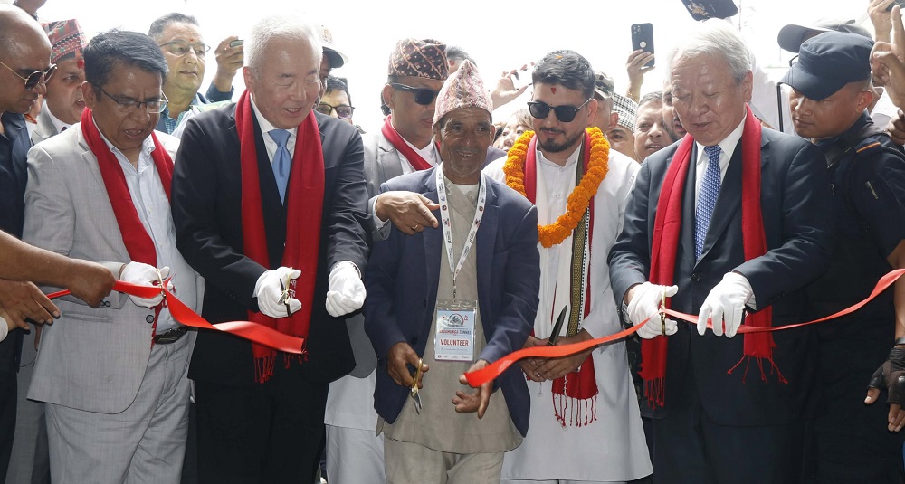 नागढुङ्गा-सिस्नेखोला सुरुङमार्ग उद्घाटन, परीक्षणका लागि अत्यावश्यक सवारीलाई मात्रै सञ्चालन अनुमति