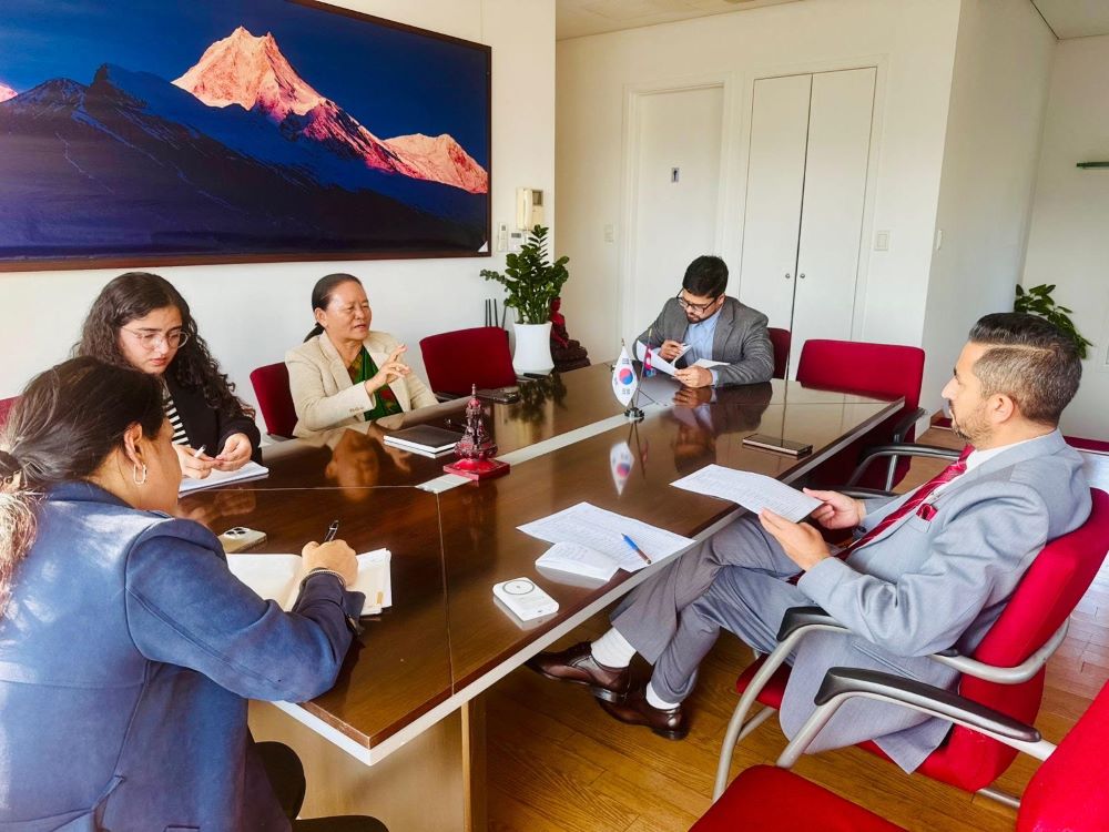 कोरियामा रहेका नेपालीको अभिभावक बनेर काम गर्न दूतावासका अधिकारीलाई सञ्चारमन्त्रीको आग्रह    