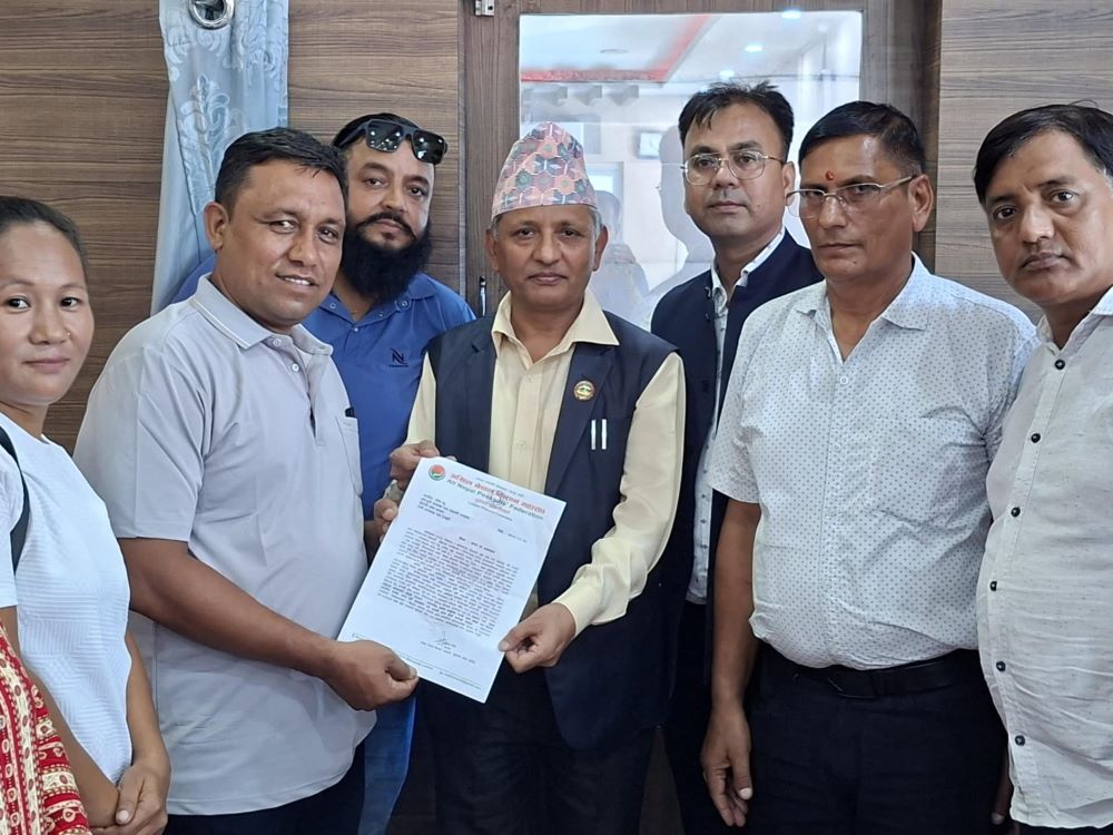 वार्षिक प्रगति समीक्षास्थलमा नै किसानले बुझाए कृषिमन्त्रीलाई ज्ञापनपत्र