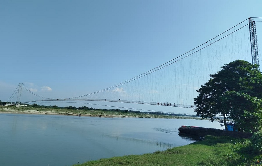 मेची नदीमा निर्मित झोलुङ्गे पुल पर्यटकीय गन्तव्य बन्दै   